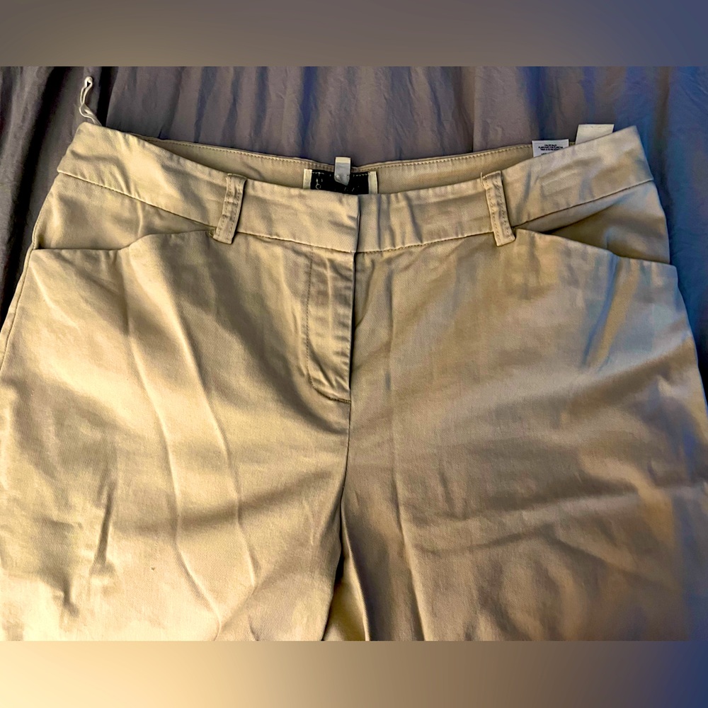 Jones New York khaki shorts . Women’s size 10. Stretch .